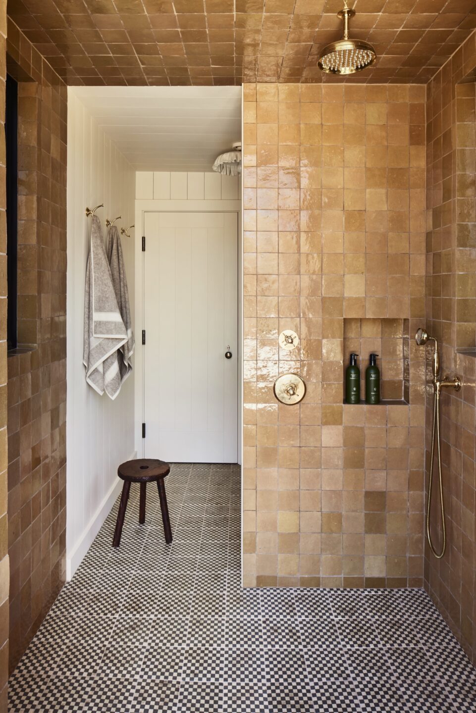 Jennifer-Robin-Interiors-California-Historic-Farmhouse-Country-Cabins-Shower