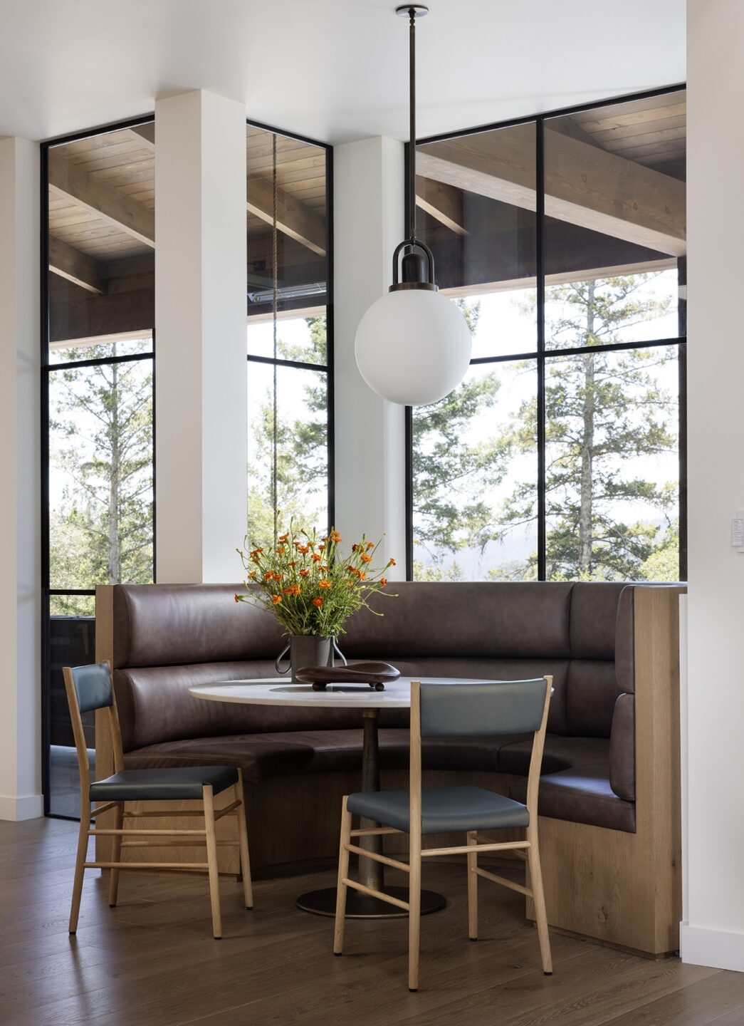 Jennifer-Robin-Interiors-California-Historic-Farmhouse-Healdsburg-Treehouse-Dining-Nook
