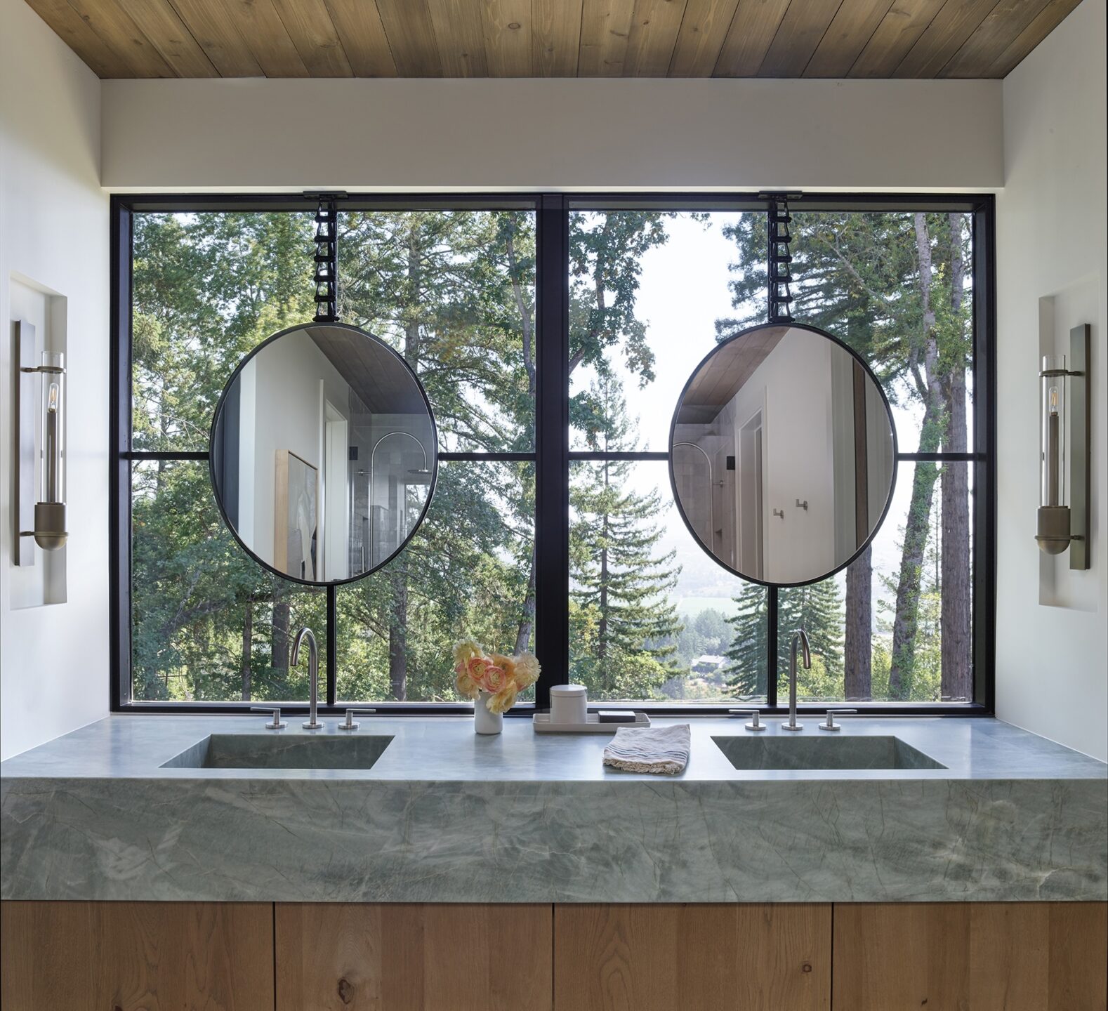 Jennifer-Robin-Interiors-California-Historic-Farmhouse-Healdsburg-Treehouse-Master-Bathroom
