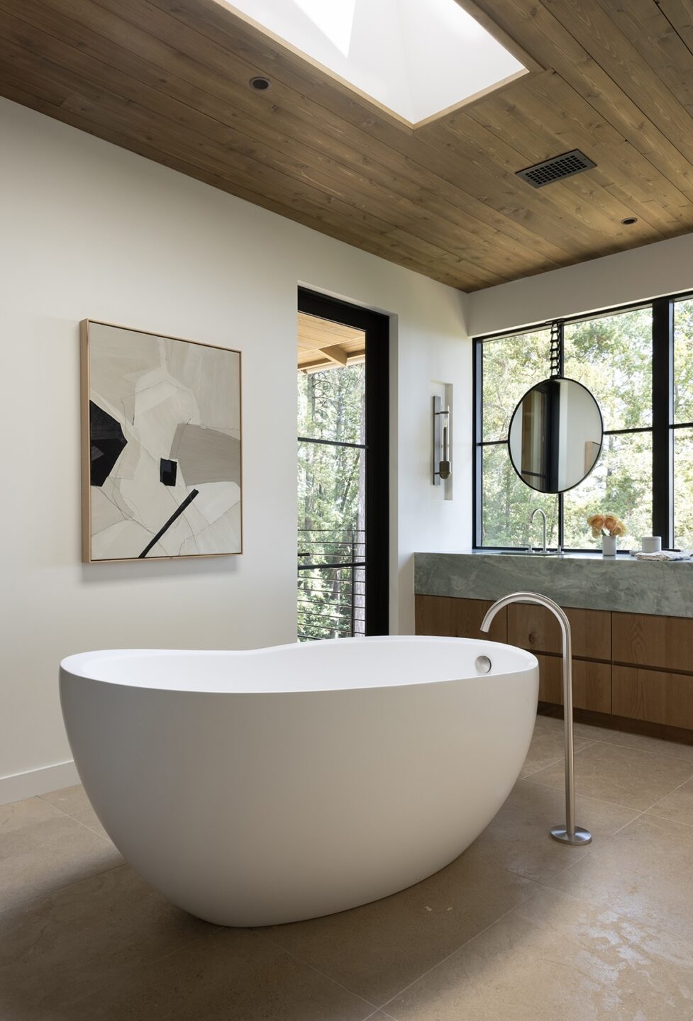 Jennifer-Robin-Interiors-California-Historic-Farmhouse-Healdsburg-Treehouse-Master-Tub