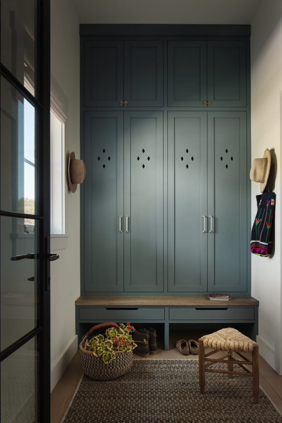 Jennifer-Robin-Interiors-California-Historic-Farmhouse-Main-House-Mudroom