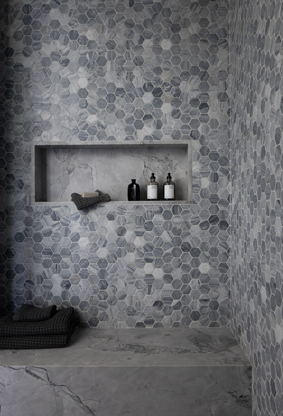 Jennifer-Robin-Interiors-St.Helena-Estate-16-Primary-Bathroom